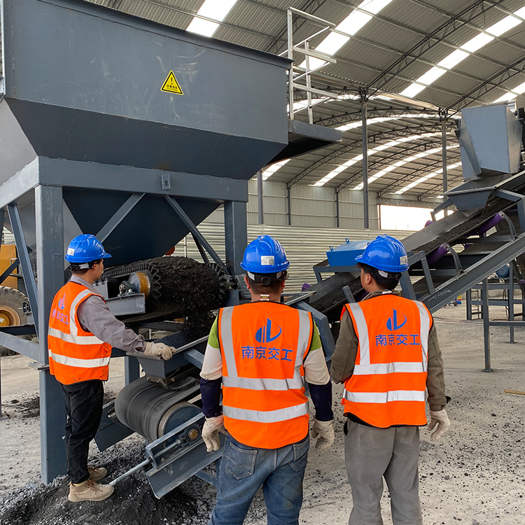 瀝青再生料破碎篩分生產(chǎn)線(圖14) 瀝青再生料破碎篩分生產(chǎn)線(圖14)